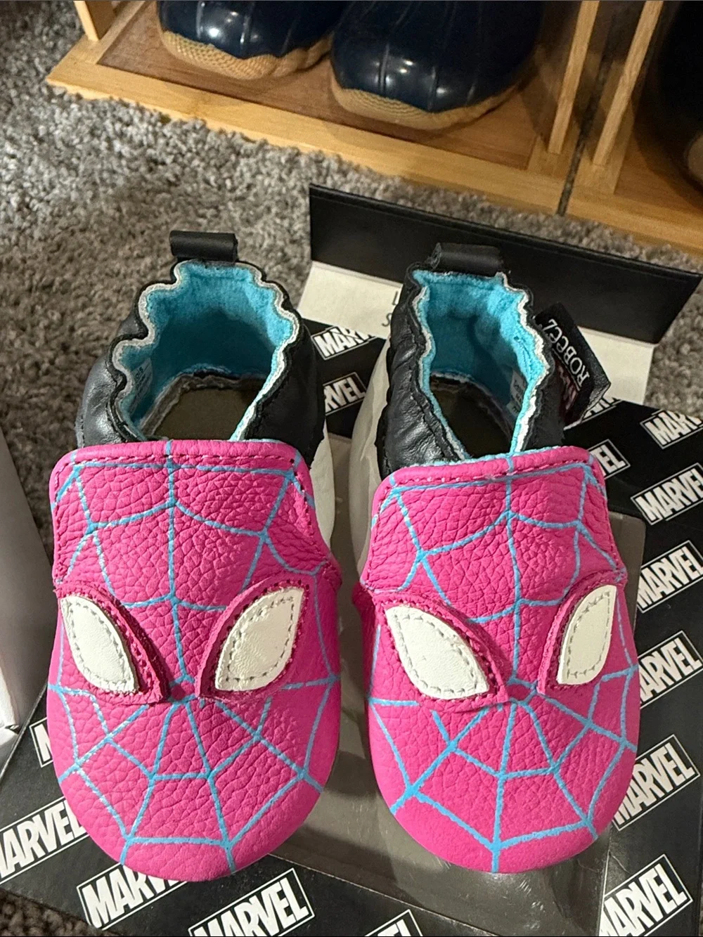 Robeez new box Marvel girls baby Pink Spiderman Web Soft-Soled Shoes 0-6 months